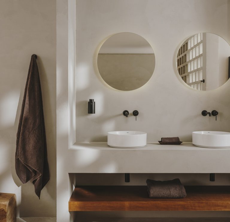 Roca exhibited newly launched ONA at HIX 2022 ona Roca