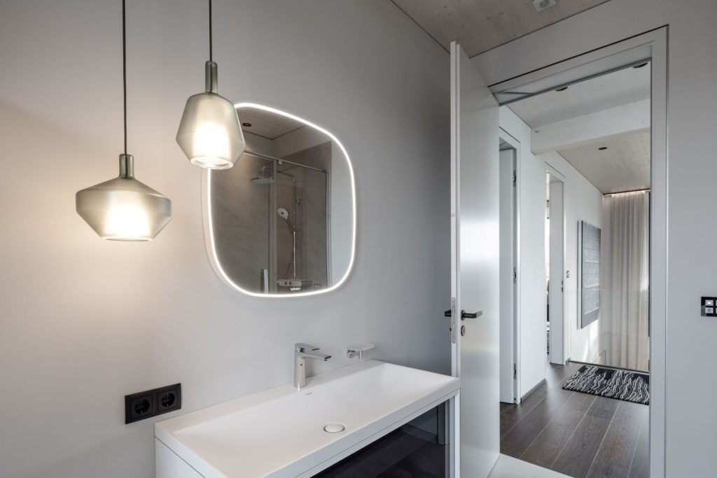 Bathroom-Review-Duravit-Floating_House_