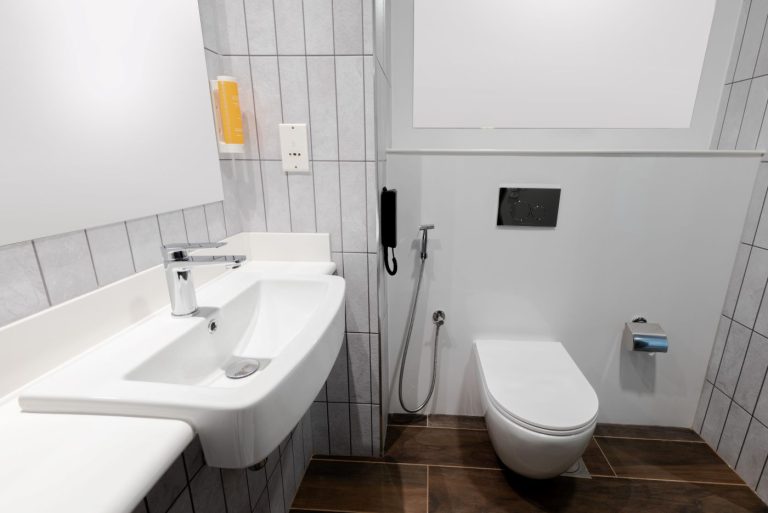 Bathroom-Review-Sanipex-Premier-Inn.