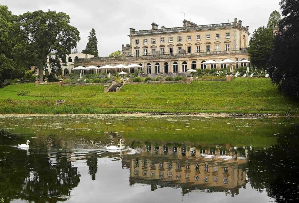 Bathroom-Review-De-Matos-Ryan-Cowley-Manor-PAVILION.j