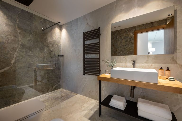 Bathroom-Review-Duka-Hotel-Continental.