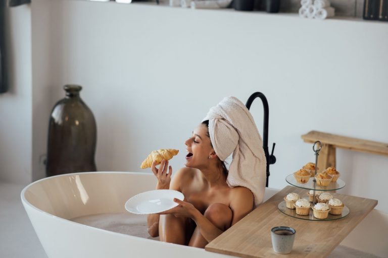 Bathroom-Review-Bath-snacks_Roxor.