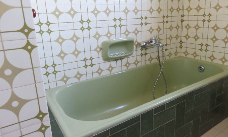 Bathroom-Review-Avocado-bathroom