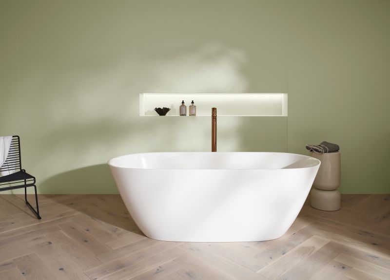 Rehau-Glass-surfaces-for-bathrooms-with-a-bath