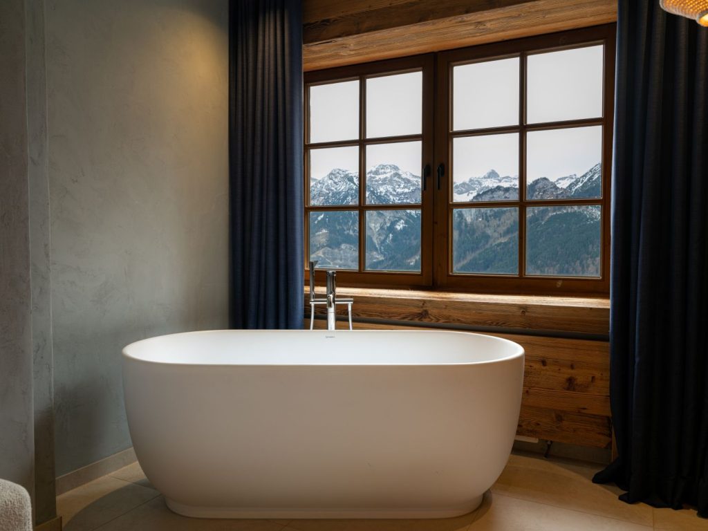 Transformative hospitality design ideas and inspiration Duravit-Luv-Bath-C1-Bathtub-Mixer_Blaue_Burg